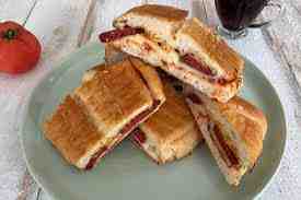 Sucuklu Tost