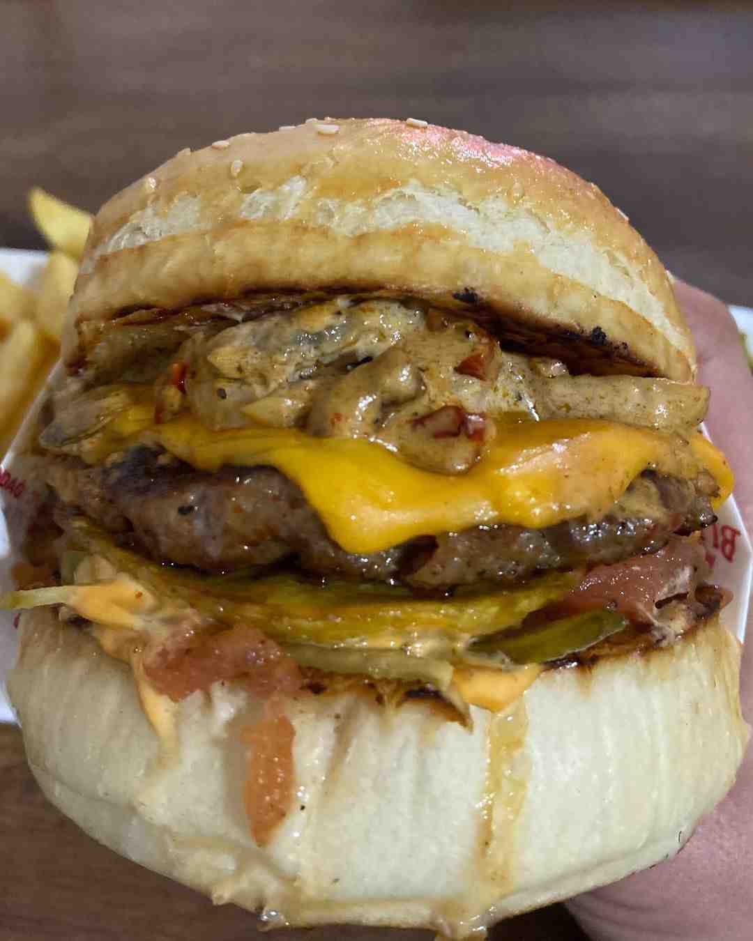 CHEDDAR MANTAR BURGER