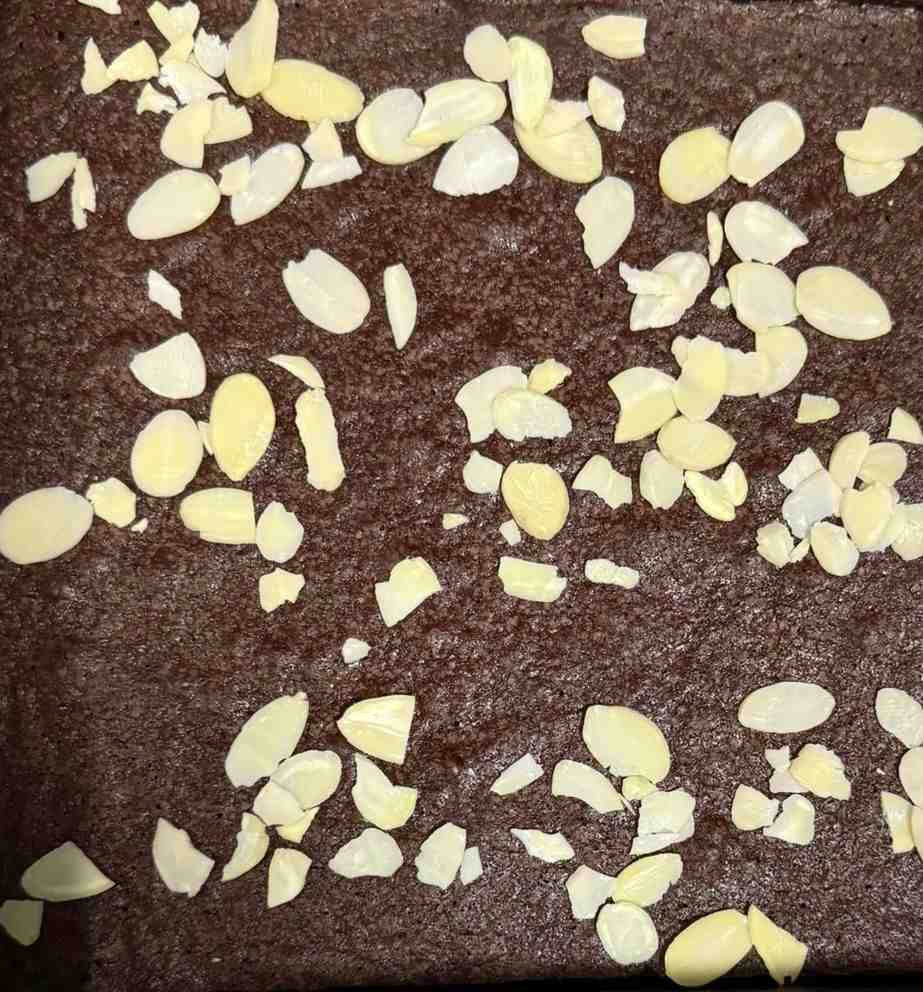Brownie With Almond&nbsp;<br>