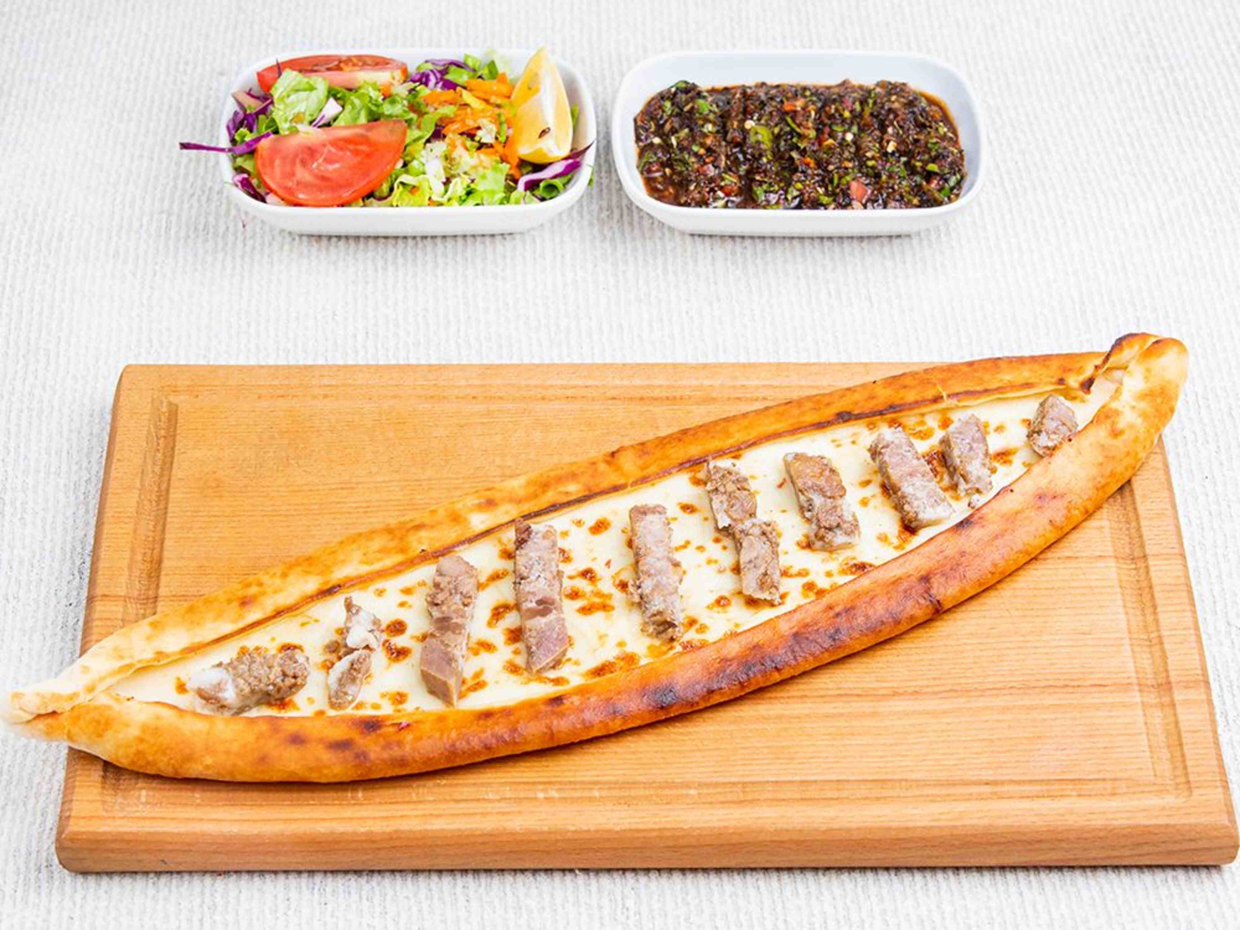 Kavurmalı Kaşarlı Pide