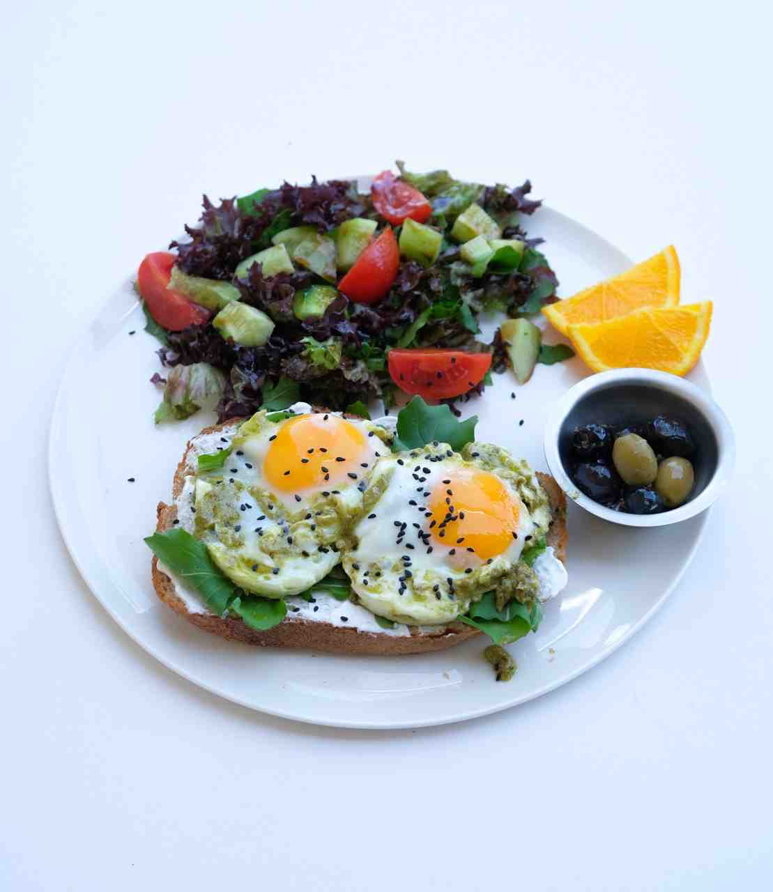 Pesto egg toast
