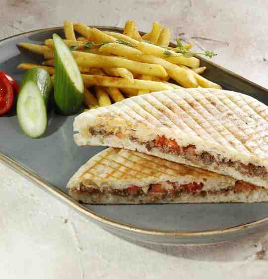 Kaşar+Kavurmalı Tost