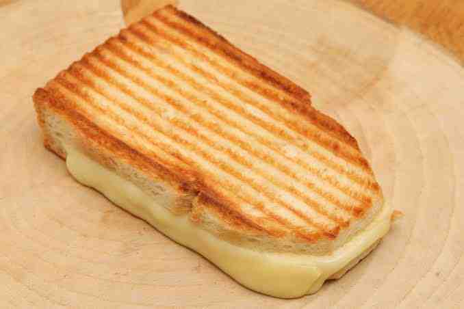 Kaşarlı tost&nbsp;<br>