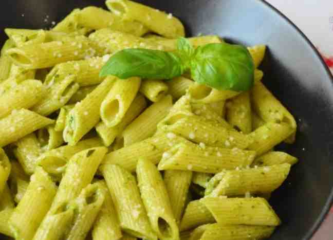 Pesto Soslu Tavuklu Penne
