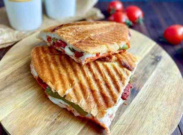 Sucuklu Kaşarlı Tost