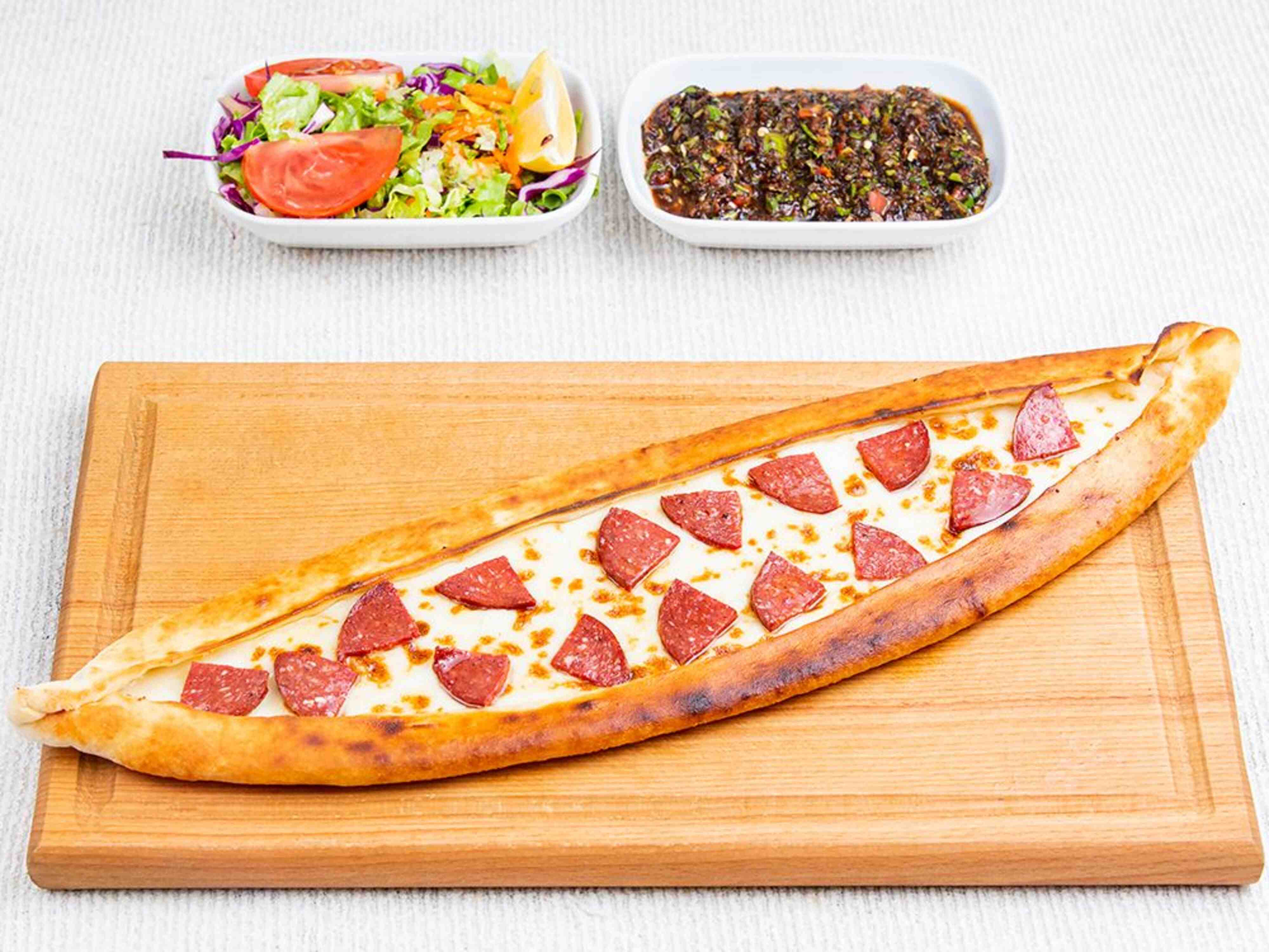 Sucuklu Kaşarlı Pide